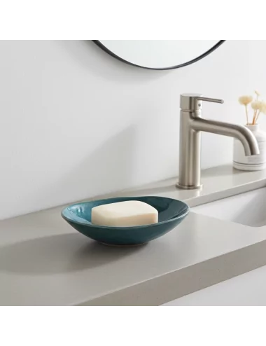 Seifenschale Ton rund azur blau vor Wand