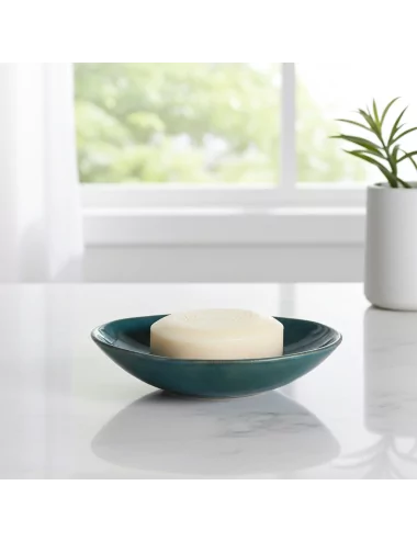 Seifenschale Ton rund azur blau vor Fenster