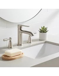 Ovale Seifenschale aus Douglas-Holz mit Seife, handmade im Werkstatt Schweiz, neben Lavabo im Bad