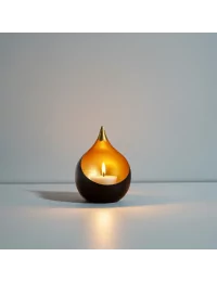 Teelicht & Goldlicht - Teelichschale Bola bronze-gold 15 cm - im leicht dunkeln Raum vor weisser Wand