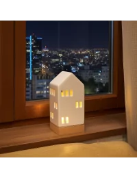 Lichthaus - Teelicht Haus - Dekoration Weihnachten - weiss-glänzend - 22,5 cm auf Fensterims im Dunkeln