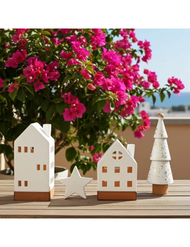 Lichthaus schmal - Teelicht Haus-Dekor - weiss-glänzend - Illustration mit Set im Sommer vor Blumen