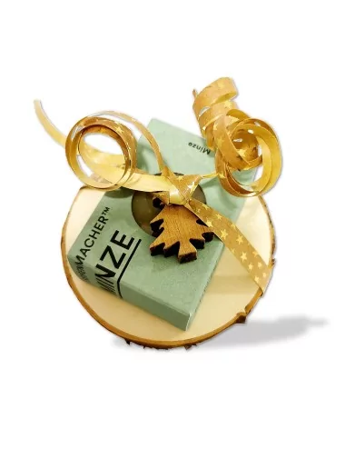Geschenkset Weihnachten Naturseife & Holzunterlage - Stern - Bild von der Seite Geschenkset Weihnachten Naturseife & Holzunterlage - Stern - Bild von der Seite