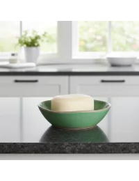 Seifenschale Ton rund mint-grün in Küche vor Lavabo