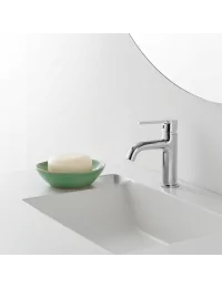Seifenschale Ton rund mint-grün neben Lavabo